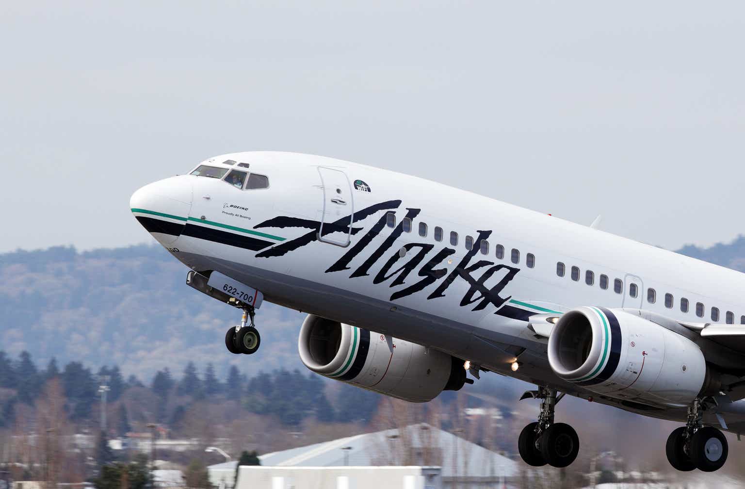 Alaska Airlines to offer Starlink Wi-Fi starting in 2026