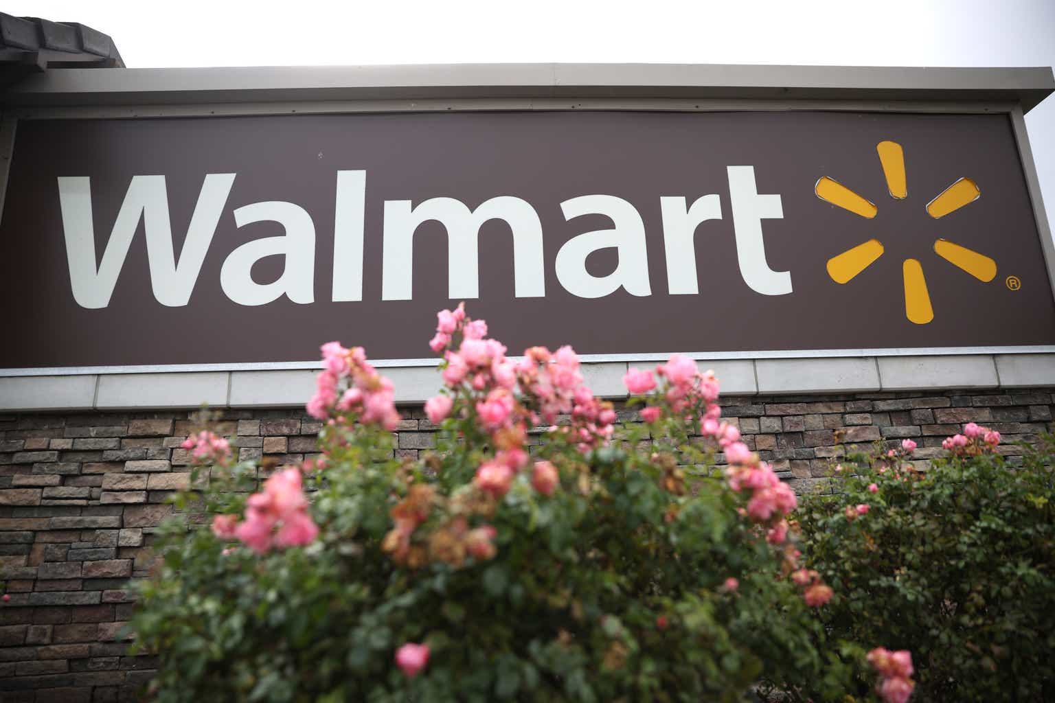 Walmart Raises Pay For Managers Hourly Workers   AA1gk6rJ.img