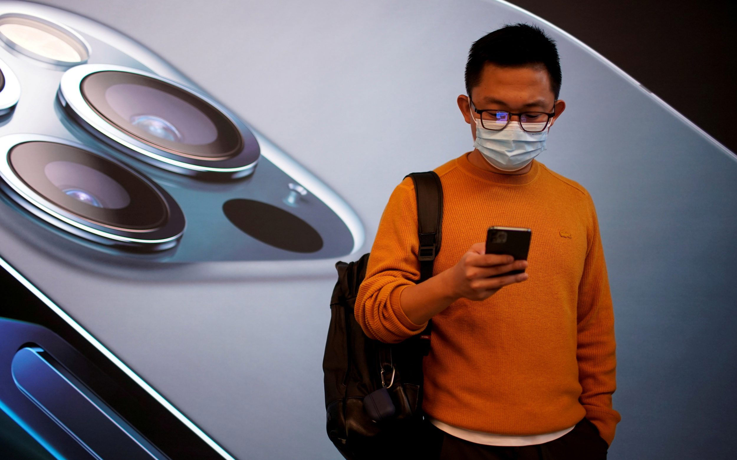 China Bans Government Employees From Bringing Iphones To Work 