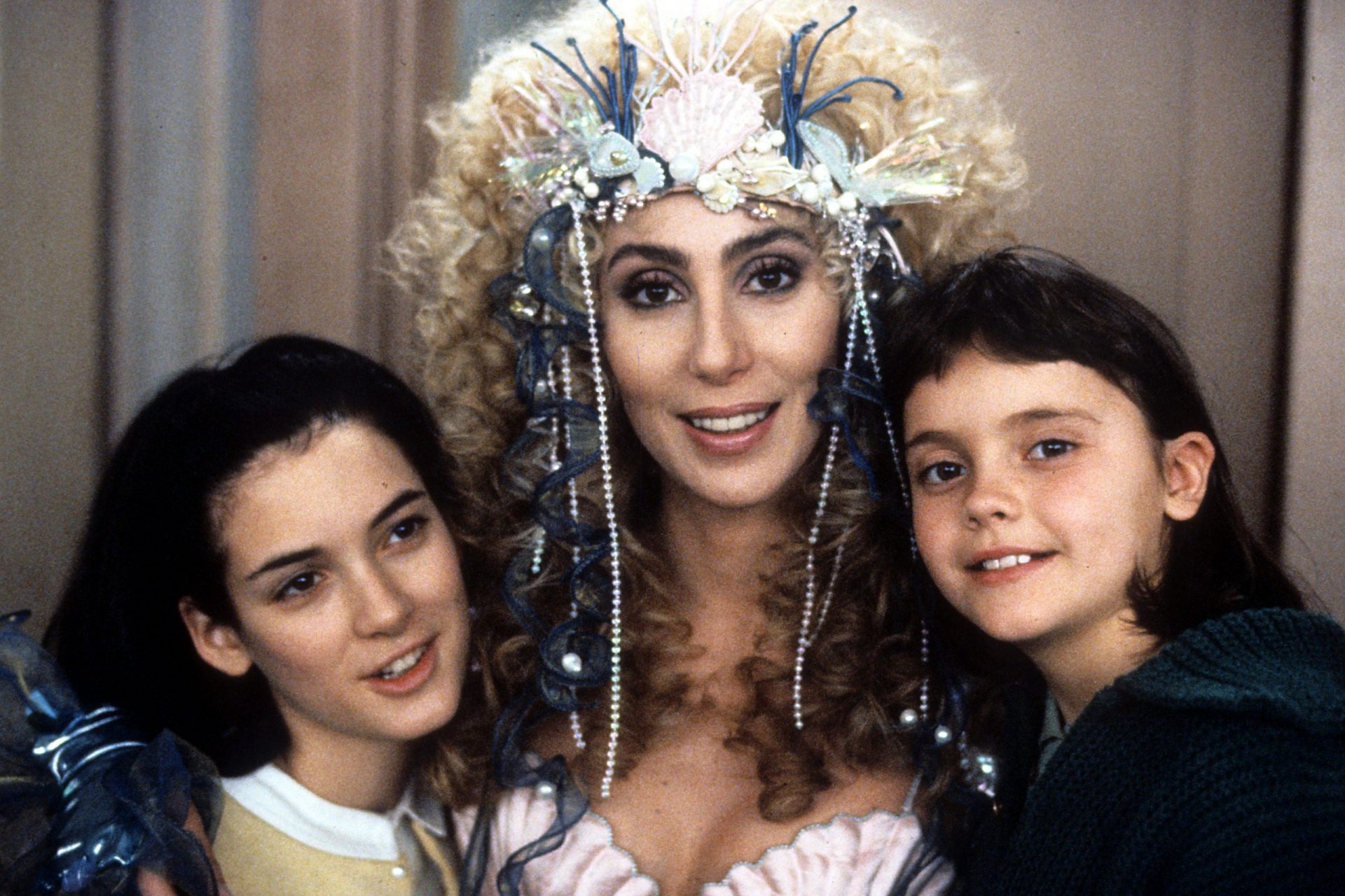 <p>Este foi outro grande filme de 1990, que a atriz estrelou ao lado de Cher e da jovem Christina Ricci. Winona Ryder foi indicada ao Globo de Ouro por seu papel como Charlotte Flax, uma adolescente cansada de lidar com as extravagâncias de sua mãe solteira.</p>