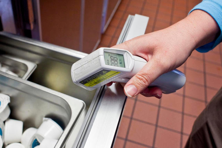 AZ Briefing Metro Phoenix restaurant inspections; Gov. Hobbs wants