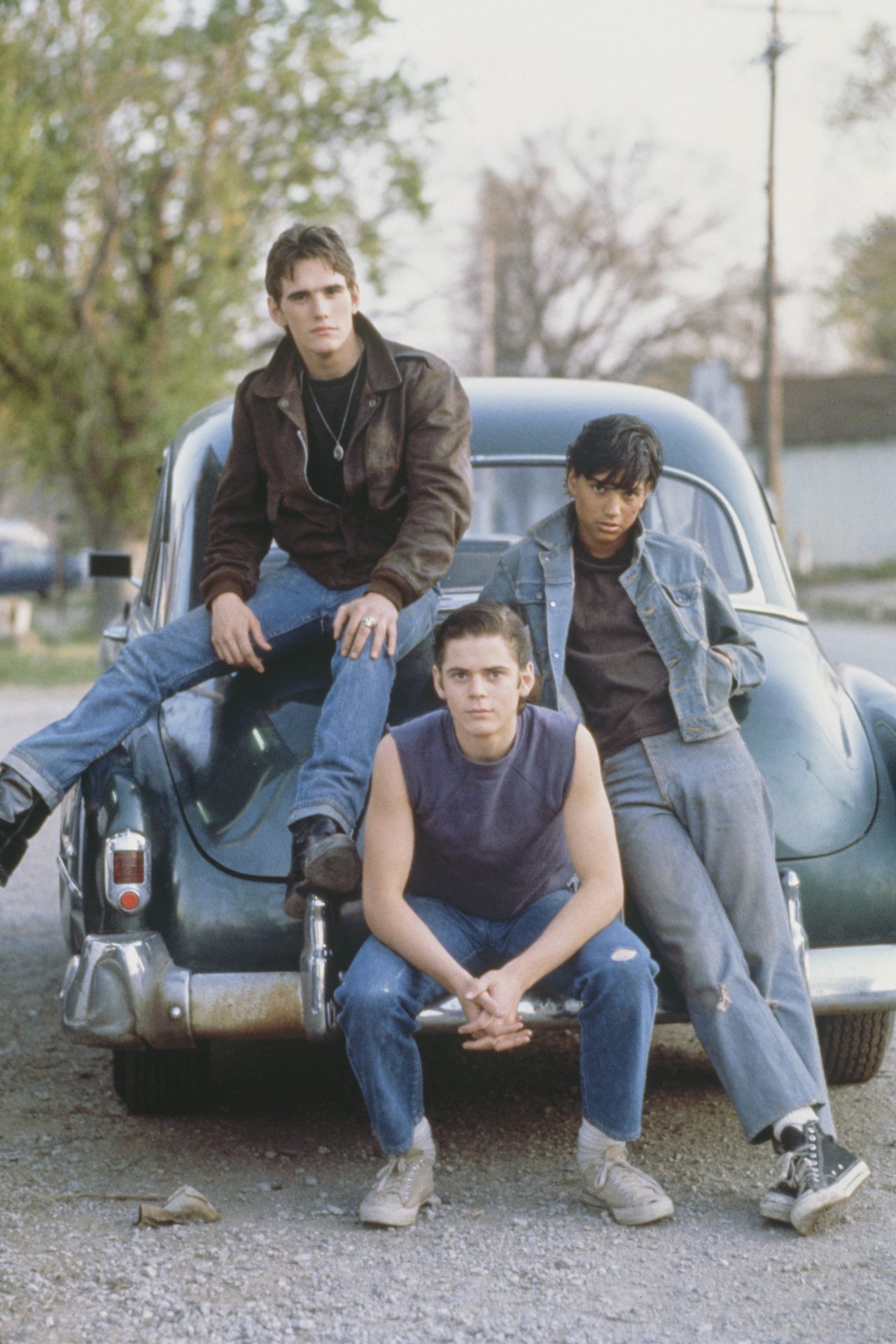 The Outsiders: Tom Cruise, Robert Lowe, and other young 80s' stars