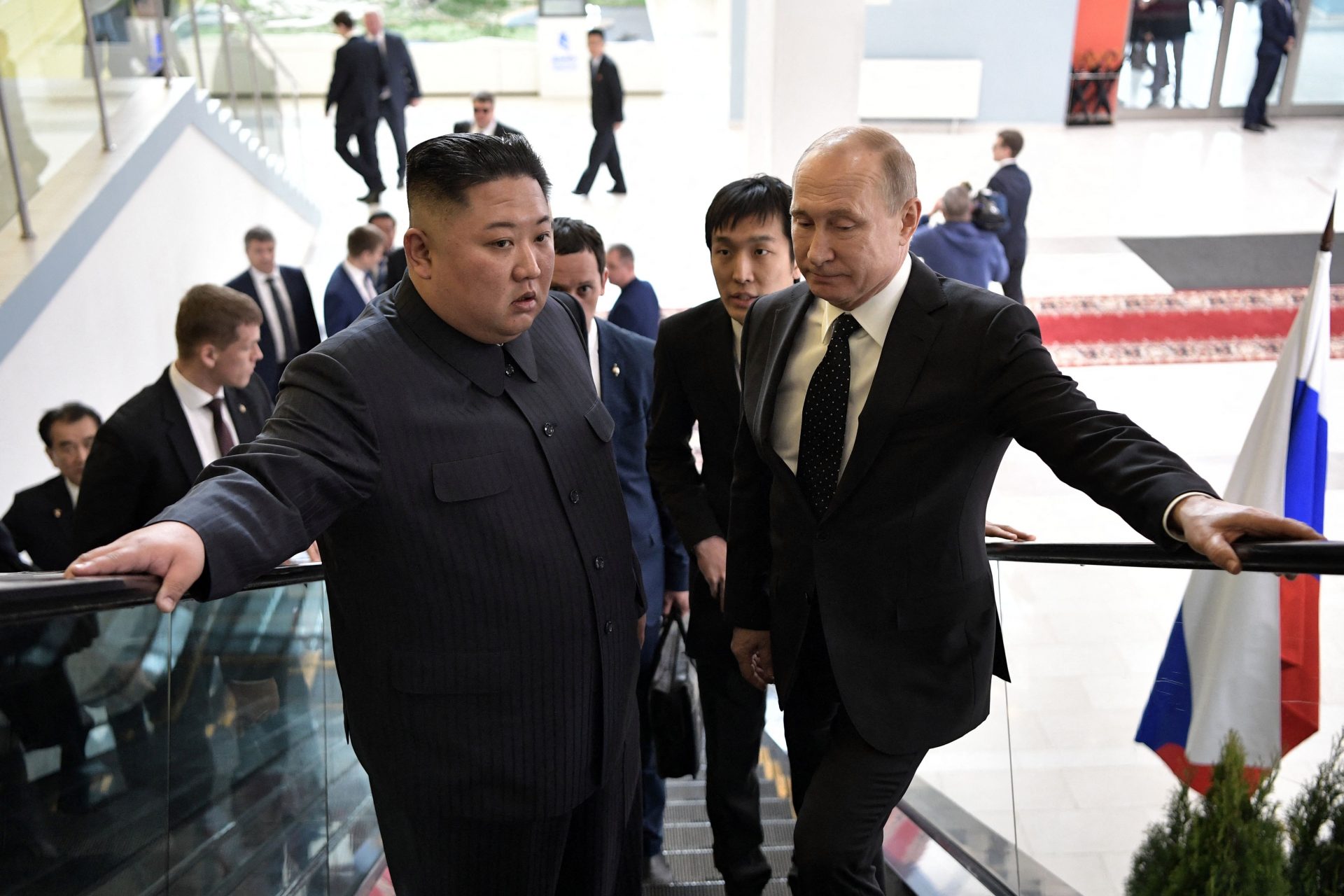 <p>During this meeting, the two leaders are expected to discuss the possibility of North Korea providing military support to Russia for the war in Ukraine, particularly concerning the supply of weaponry. The specific location for these talks remains undisclosed.</p>