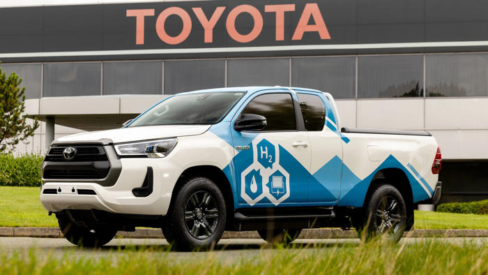 this toyota ammonia-powered engine seems to be gunning for hydrogen-powered vehicles