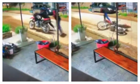 Los tres ladrones llegaron encapuchados y armados en un motocicleta roja.
