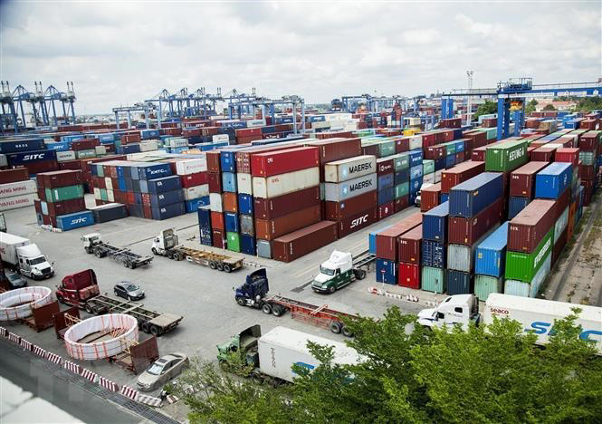 Các container hàng hóa tại Tân Cảng Sài Gòn. (Ảnh: Hồng Đạt/TTXVN)