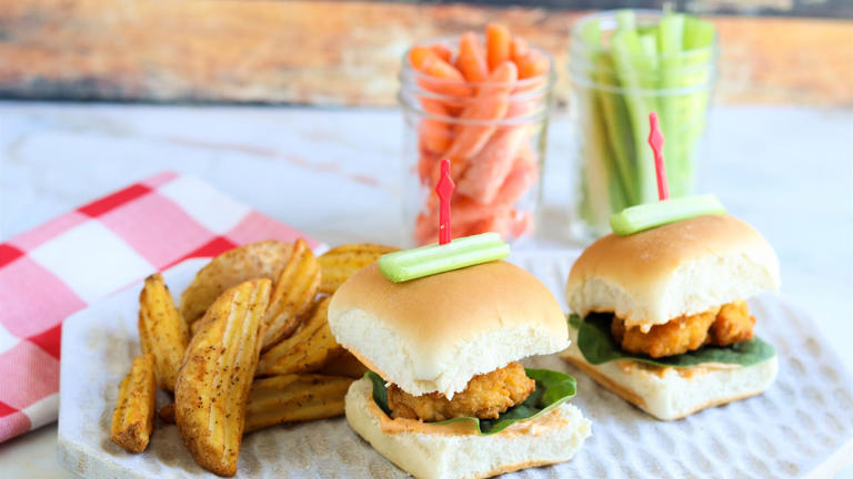 Wing Sauce And Blue Cheese - Buffalo Chicken Sliders