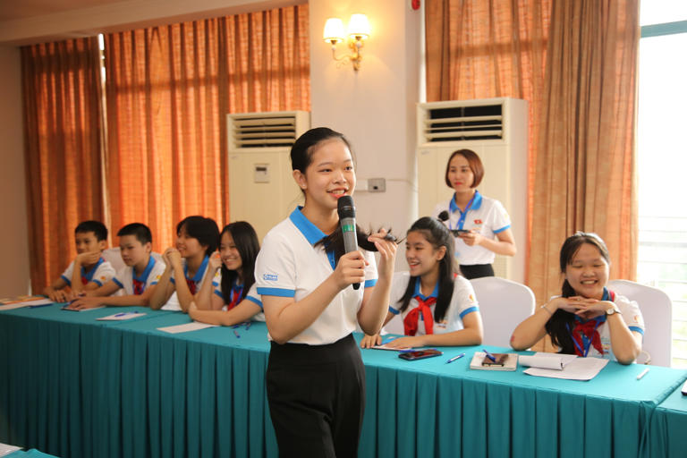 Bùi Thị Quỳnh Chi chia sẻ tại tổ thảo luận số 3