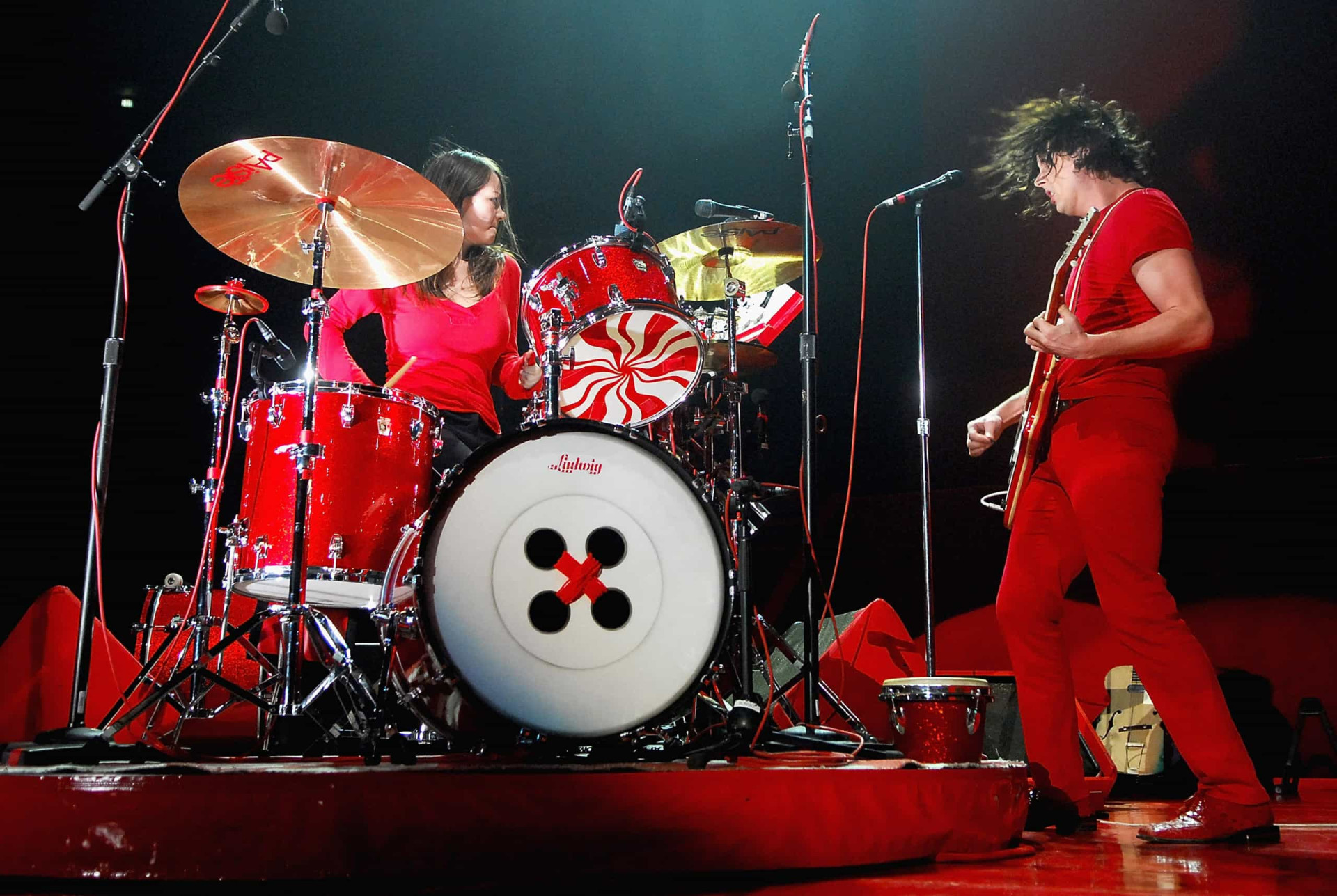 The white stripes. Jack White the White Stripes. Группа 21 век. А-ён барабанщица. White Stripes 