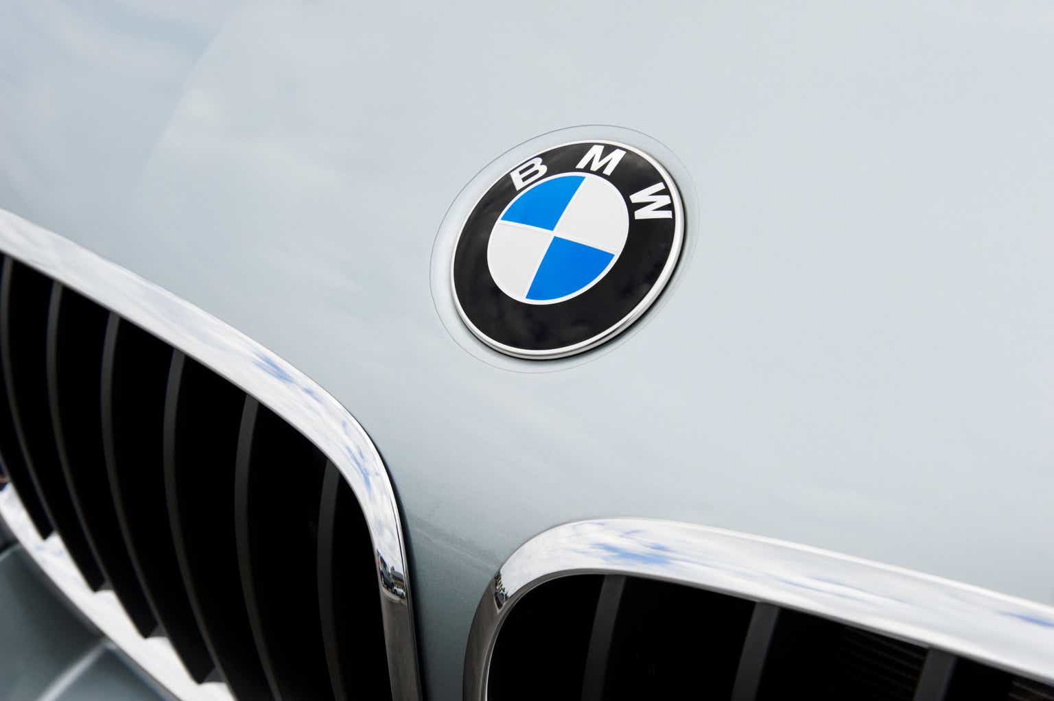 Как выглядит марка машины бмв Britain's auto industry gets a boost from BMW
