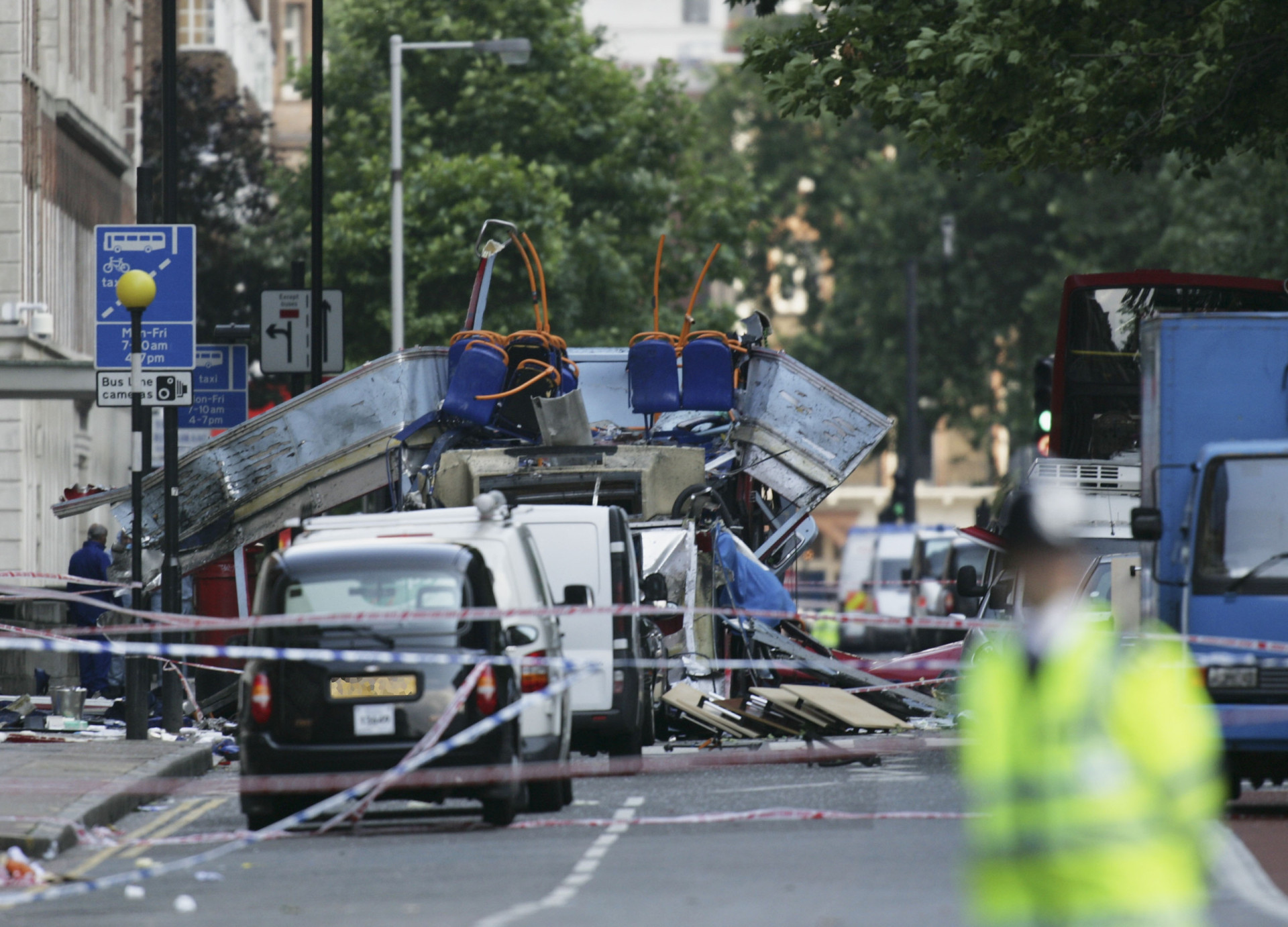 1 июля 2005. Взрывы в Лондоне 7 июля 2005 года. Взрыв автобуса в Лондоне 2005.