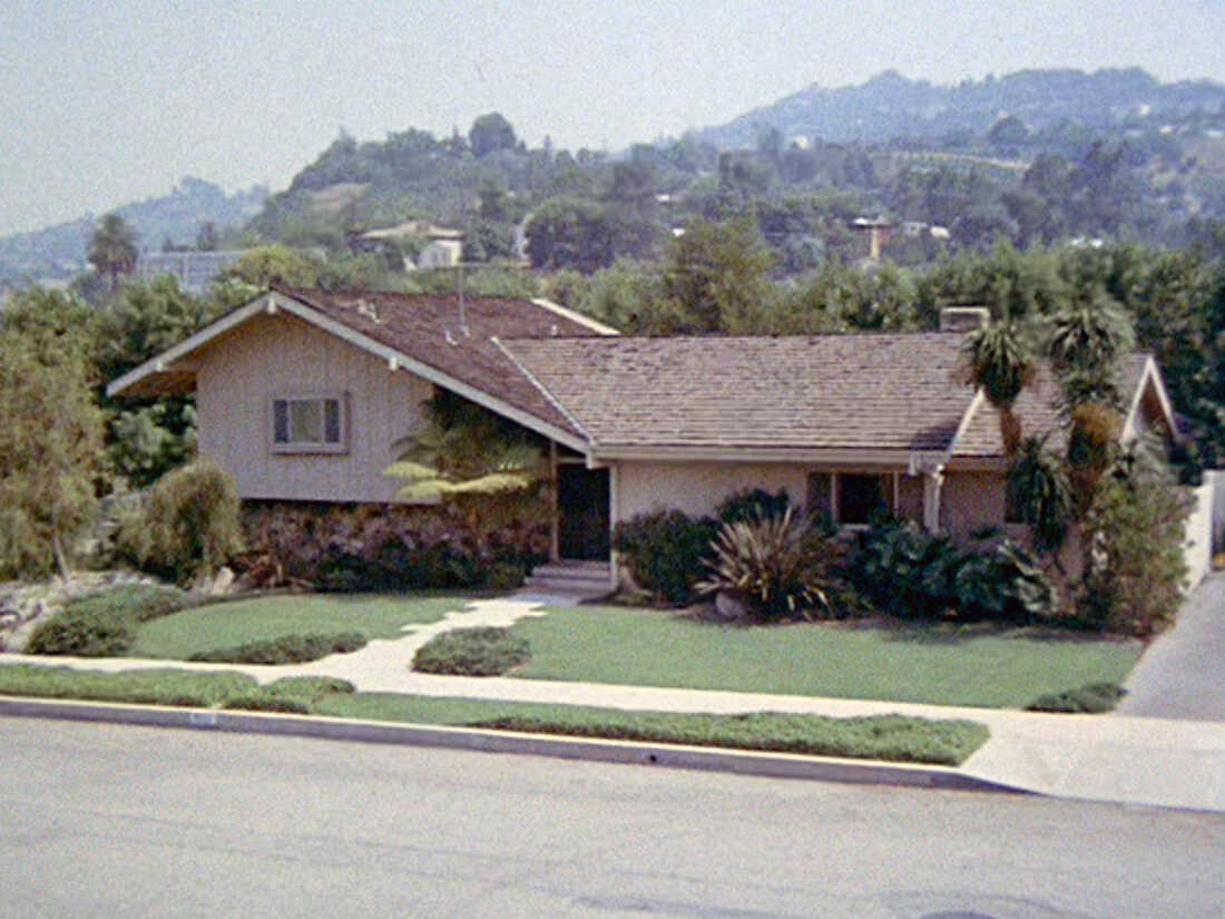 'Brady Bunch' home drops $2M in value in recent sale