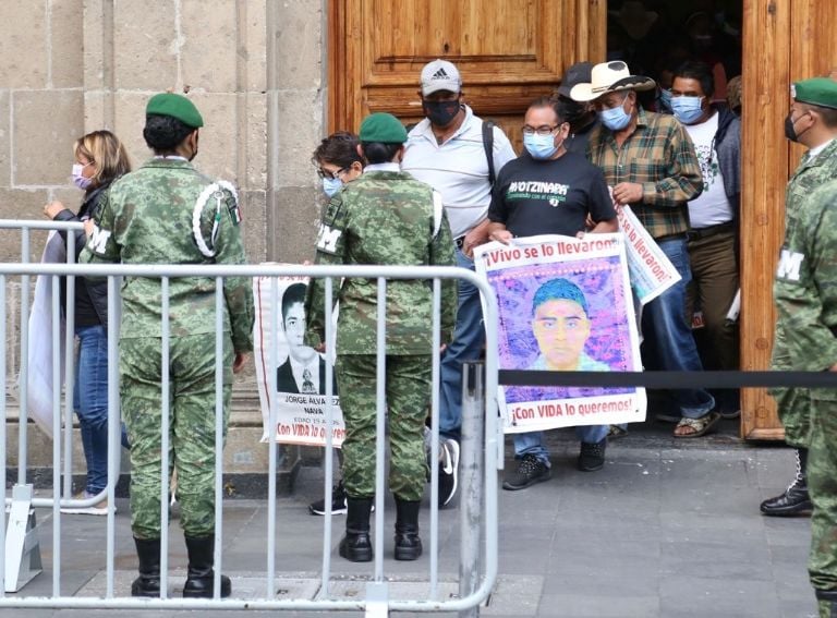 caso ayotzinapa: dan prisión a 8 militares implicados en la desaparición de los 43 normalistas