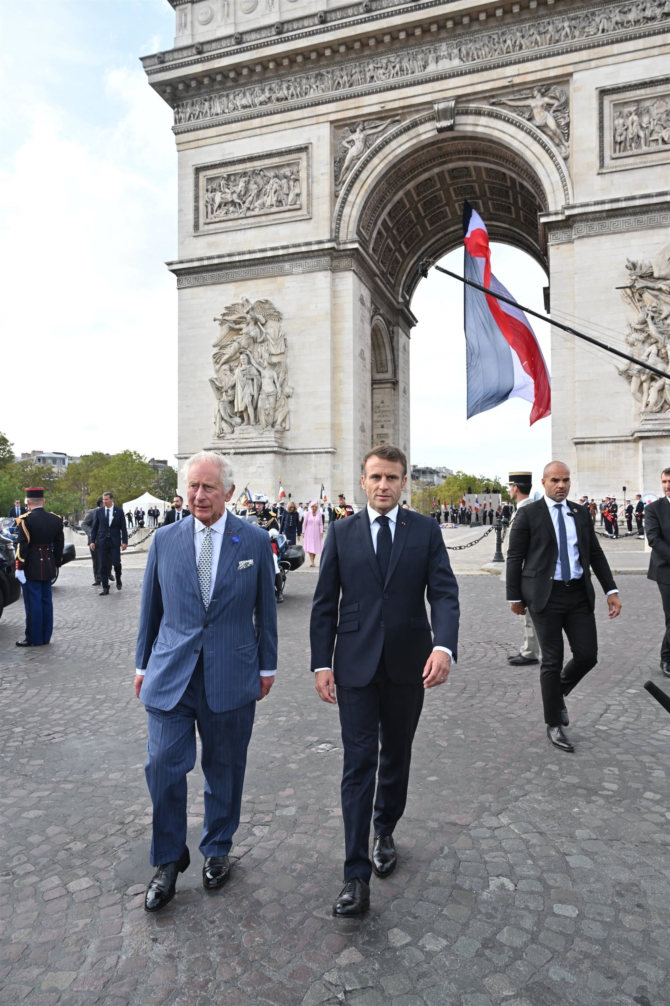 <p>King Charles III joined France's President Emmanuel Macron at an official welcoming ceremony at the Arc de Triomphe in Paris on Sept. 20, 2023, the first day of <a href="https://www.wonderwall.com/entertainment/king-charles-iii-and-queen-camilla-in-france-see-the-best-photos-from-the-royals-official-state-visit-791038.gallery">the British monarch's state visit to France</a>.</p>