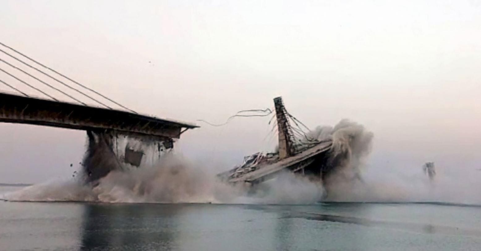 обрушение египетского моста