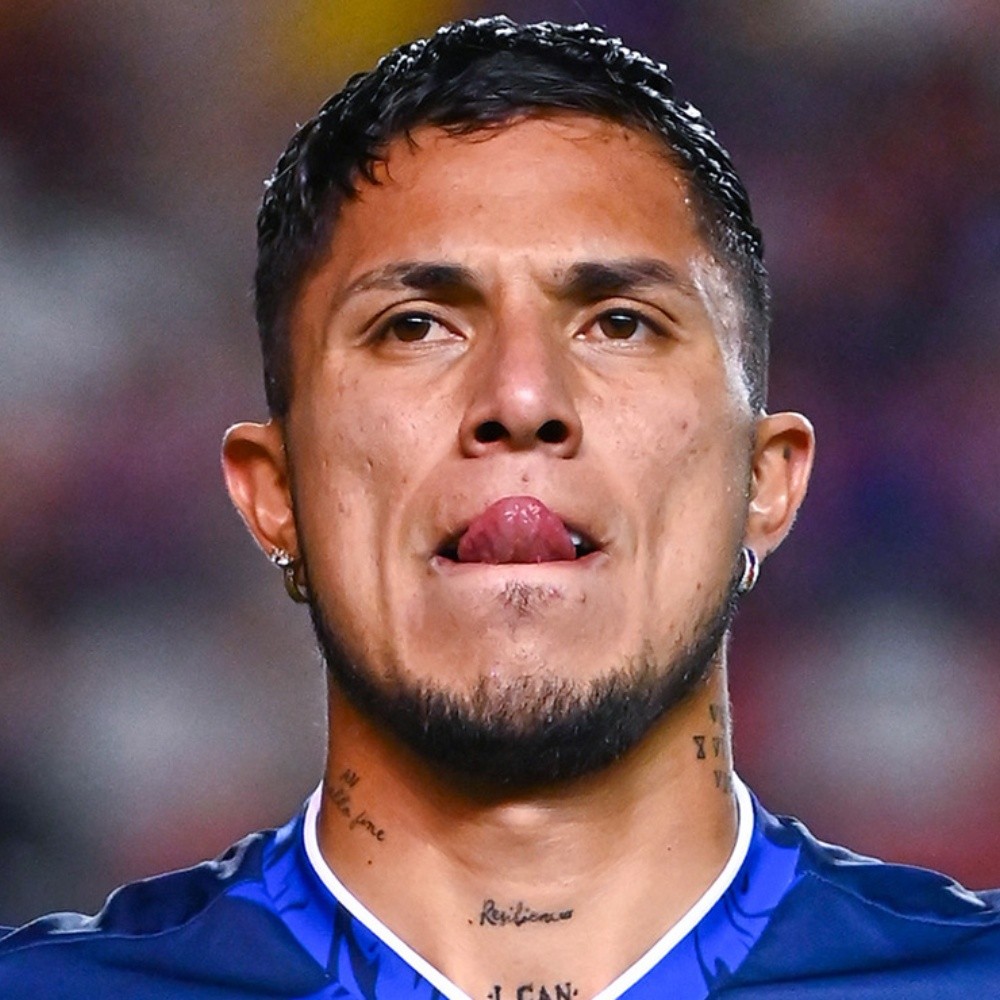 Cruz Azul Carlos Salcedo Reaparece Tras Su Error Contra Tigres Y Es Reventado Por La Afición 5414