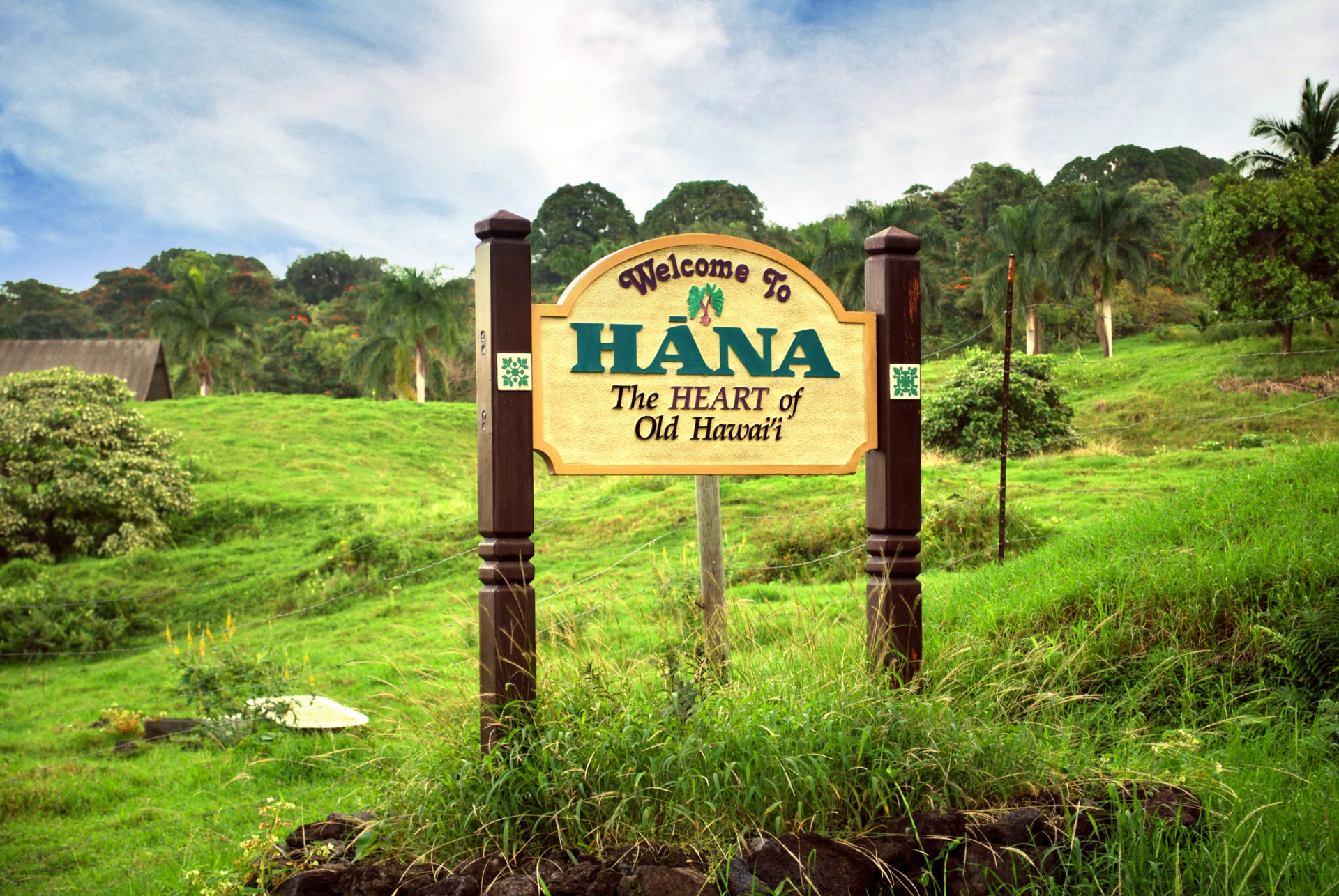 <p>The Aloha state doesn't have an official state sign, but there are a few signs spread out across the islands, like this one welcoming visitors to the historic town of Hana.</p><p><a href="https://www.msn.com/en-us/community/channel/vid-7xx8mnucu55yw63we9va2gwr7uihbxwc68fxqp25x6tg4ftibpra?cvid=94631541bc0f4f89bfd59158d696ad7e">Follow us and access great exclusive content every day</a></p>
