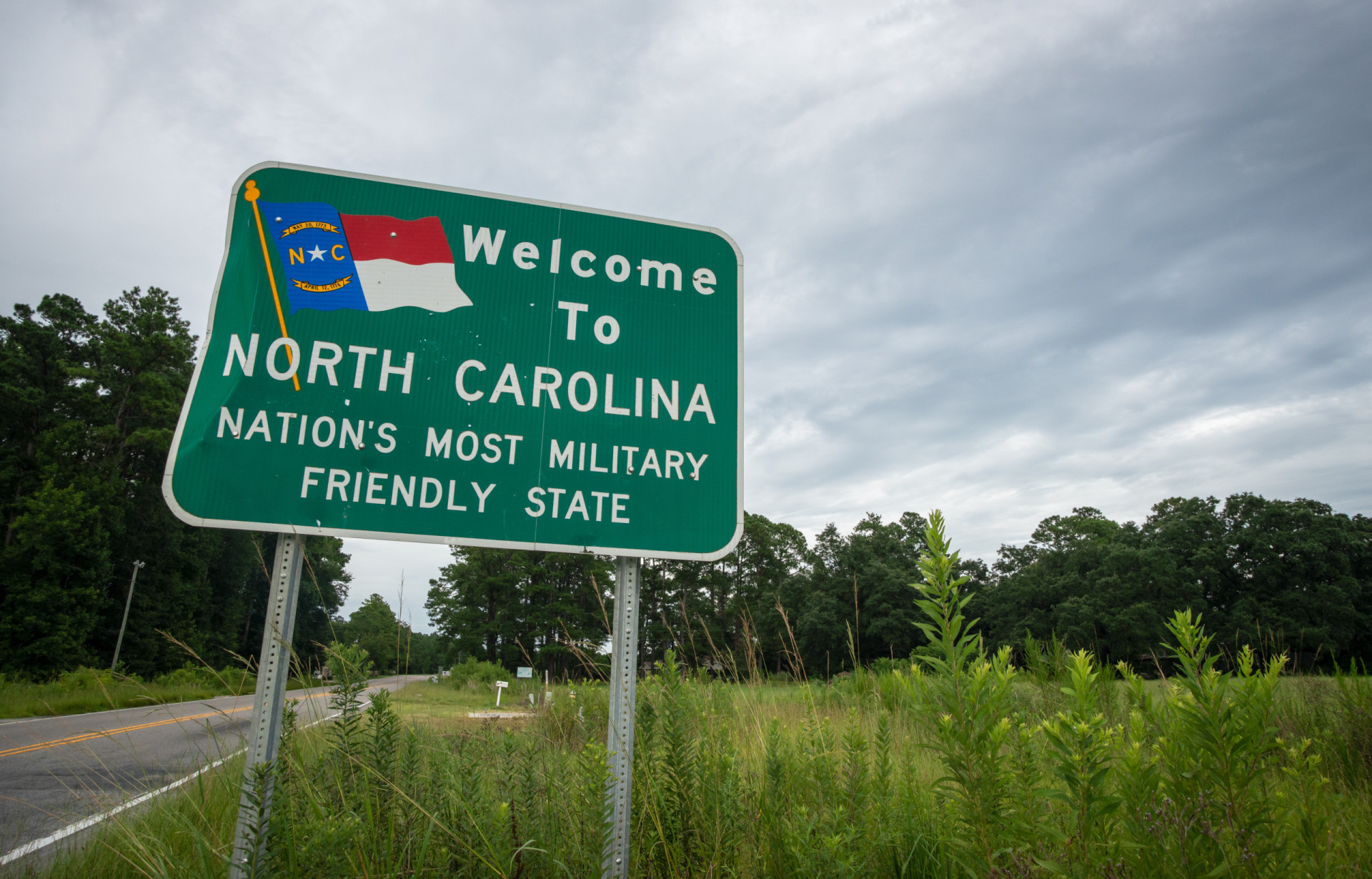 <p>North Carolina takes great pride in its military and veterans communities, and this is reflected on the state's welcome sign. </p><p><a href="https://www.msn.com/en-us/community/channel/vid-7xx8mnucu55yw63we9va2gwr7uihbxwc68fxqp25x6tg4ftibpra?cvid=94631541bc0f4f89bfd59158d696ad7e">Follow us and access great exclusive content every day</a></p>