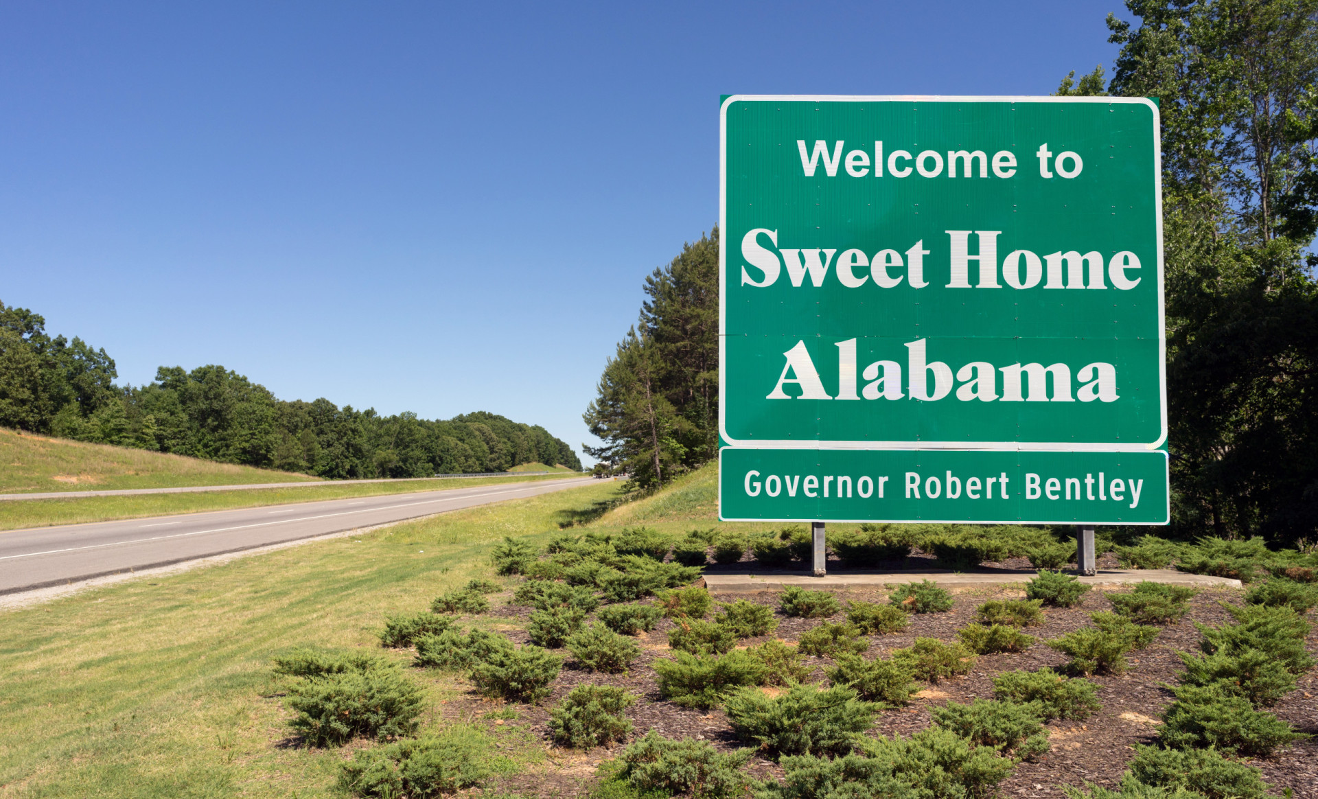 <p>Alabama state's welcome sign makes reference to the 1974 song 'Sweet Home Alabama' by southern rock band Lynyrd Skynyrd.</p><p><a href="https://www.msn.com/en-us/community/channel/vid-7xx8mnucu55yw63we9va2gwr7uihbxwc68fxqp25x6tg4ftibpra?cvid=94631541bc0f4f89bfd59158d696ad7e">Follow us and access great exclusive content every day</a></p>