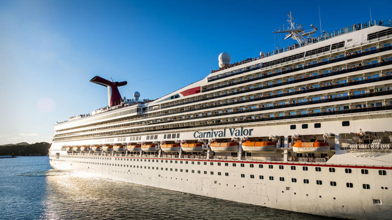The Carnival Valor. Carnival Cruise Line Lead JS