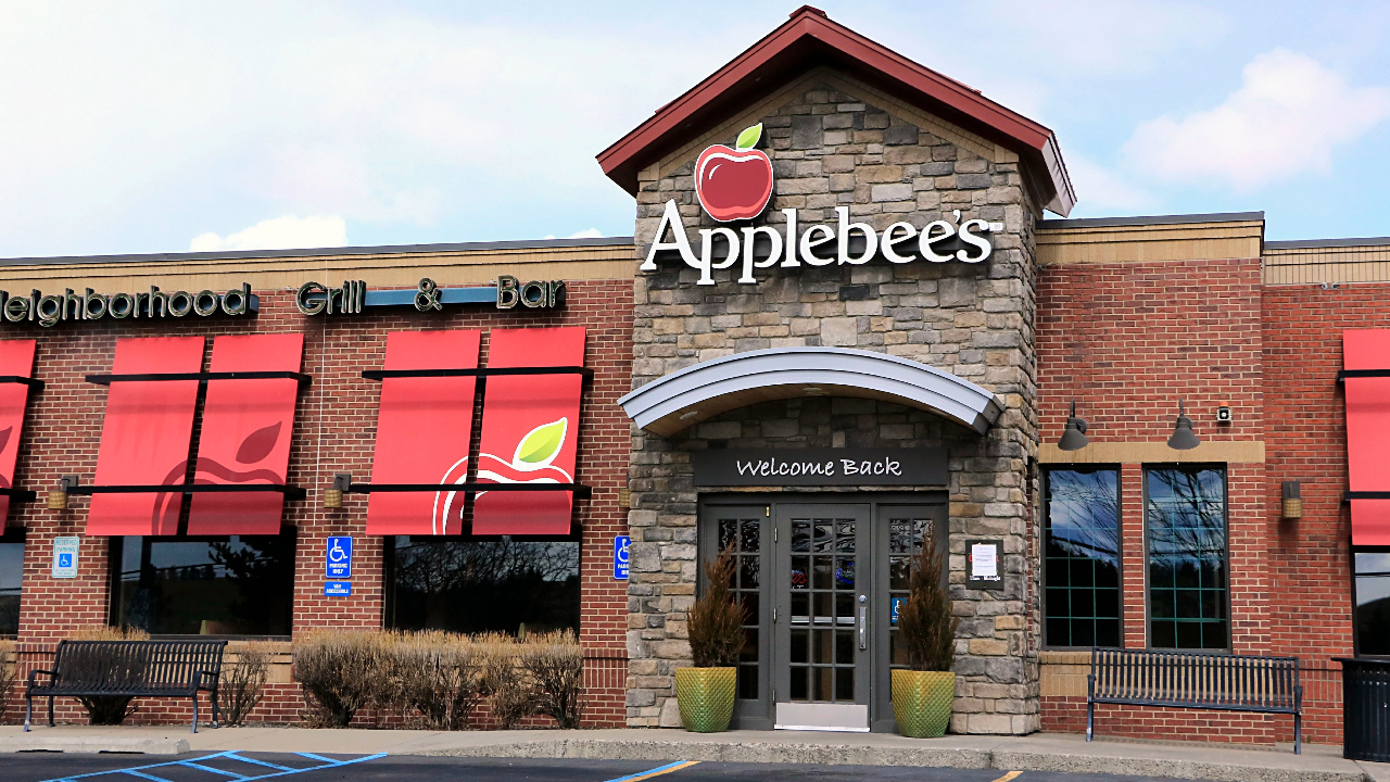 Applebee's launches one year of weekly date night passes for 200