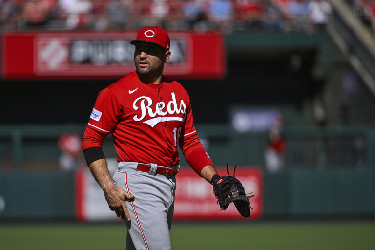 Joey Votto ejected in possible career finale, apologizes to Reds fans, Sports