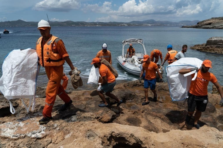 Παγασητικός: Ξεκίνησε η δύσκολη αποκατάσταση του παραλιακού μετώπου (pics)