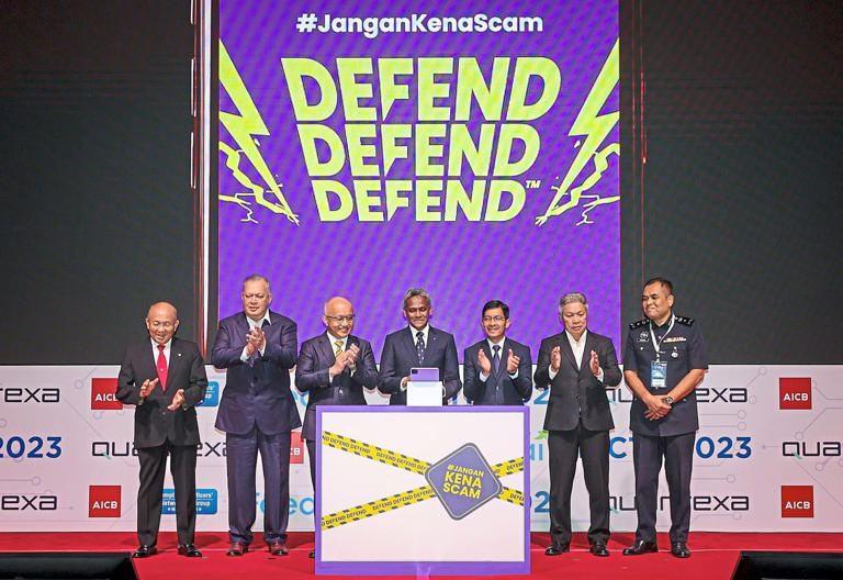 Fighting crime together: Abdul Rasheed (centre) launching the IFCTF at the Kuala Lumpur Convention Centre here yesterday. — Bernama