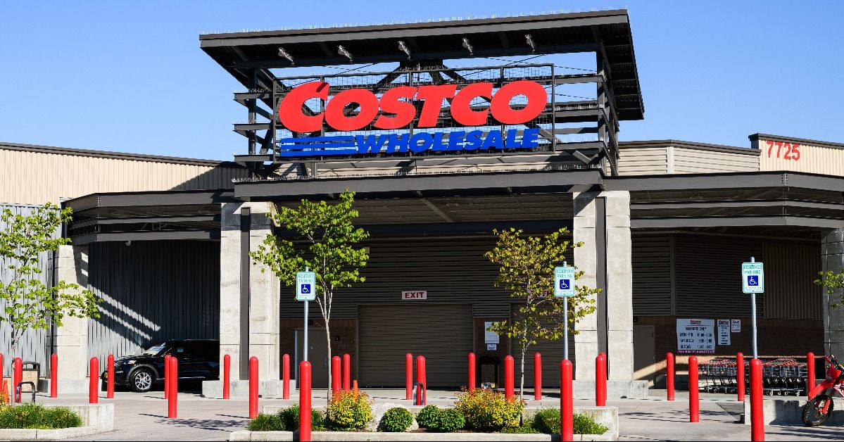 <p> Don’t want to deal with the hassle of going inside a Costco on the weekend? Go online to Costco.com and put in an order for pick-up instead.  </p> <p> Pick-up is limited to only certain items, but it can be beneficial if you just want one or two things without dealing with the crowds. </p>