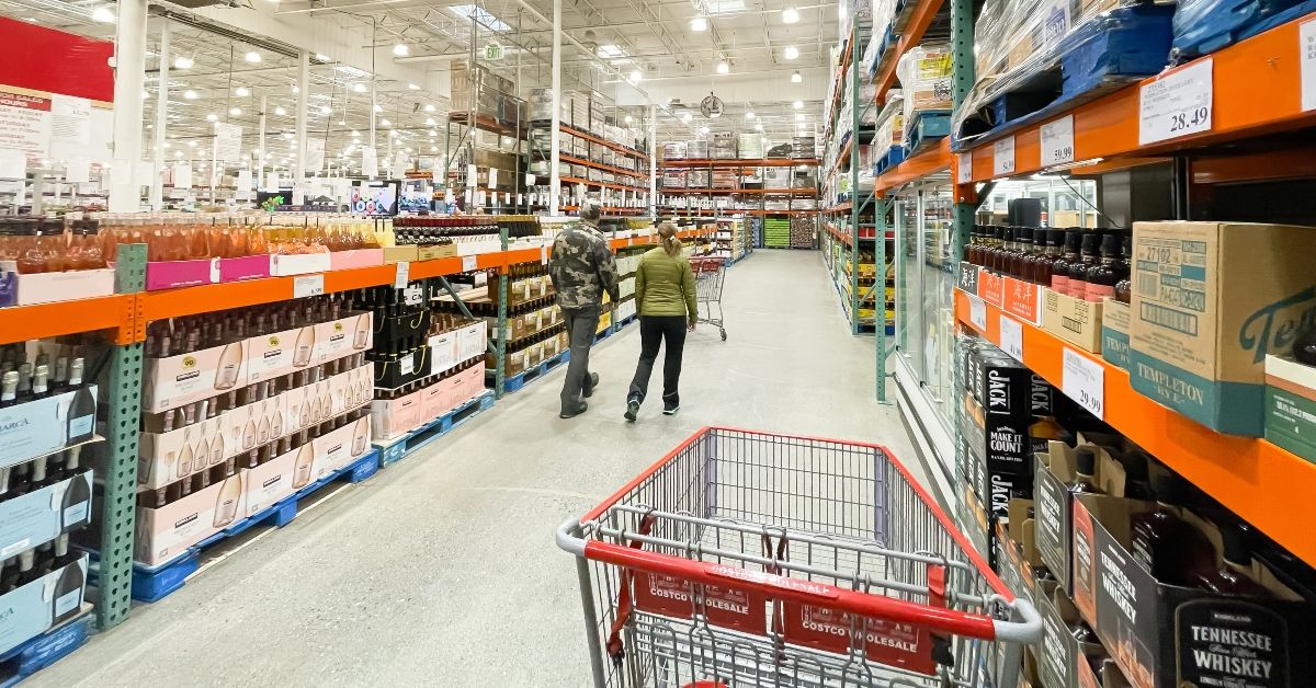 <p> You’ll inevitably run into weekend crowds at Costco, but some times are less busy than others. </p> <p><a href="https://financebuzz.com/savvy-shopper-hacks?utm_source=msn&utm_medium=feed&synd_slide=2&synd_postid=13764&synd_backlink_title=Savvy+shoppers&synd_backlink_position=3&synd_slug=savvy-shopper-hacks"> Savvy shoppers</a> know to get there first thing in the morning to beat the crowds that come later in the day. You can also consider going closer to closing time after most people have done their shopping.  </p> <p> Just make sure you give yourself enough time to shop and check out before Costco closes down.</p><p>  <p class=""><a href="https://financebuzz.com/extra-newsletter-signup-testimonials-synd?utm_source=msn&utm_medium=feed&synd_slide=2&synd_postid=13764&synd_backlink_title=Get+expert+advice+on+making+more+money+-+sent+straight+to+your+inbox.&synd_backlink_position=4&synd_slug=extra-newsletter-signup-testimonials-synd">Get expert advice on making more money - sent straight to your inbox.</a></p>  </p>