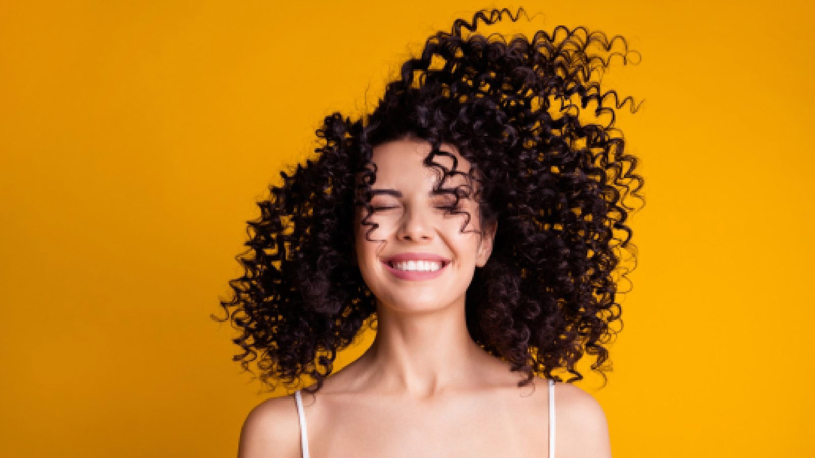 5 best shampoo for curly hair to tame the frizz