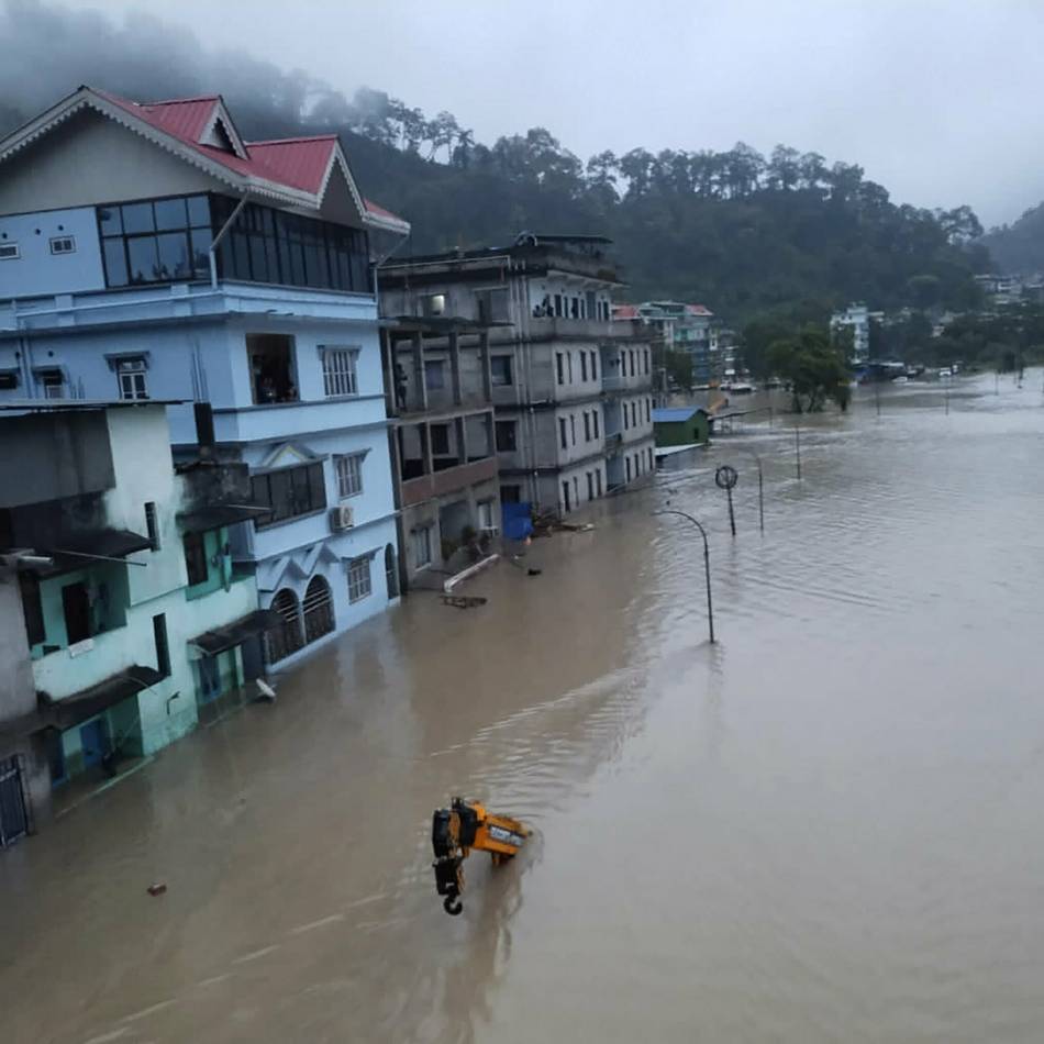 Flood happened. Дакка Индия.