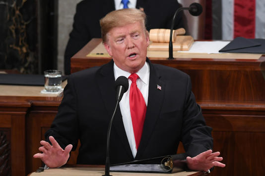El ex presidente Donald Trump pronuncia el discurso del Estado de la Unión en el Capitolio de los Estados Unidos en Washington, DC, el 5 de febrero de 2019.