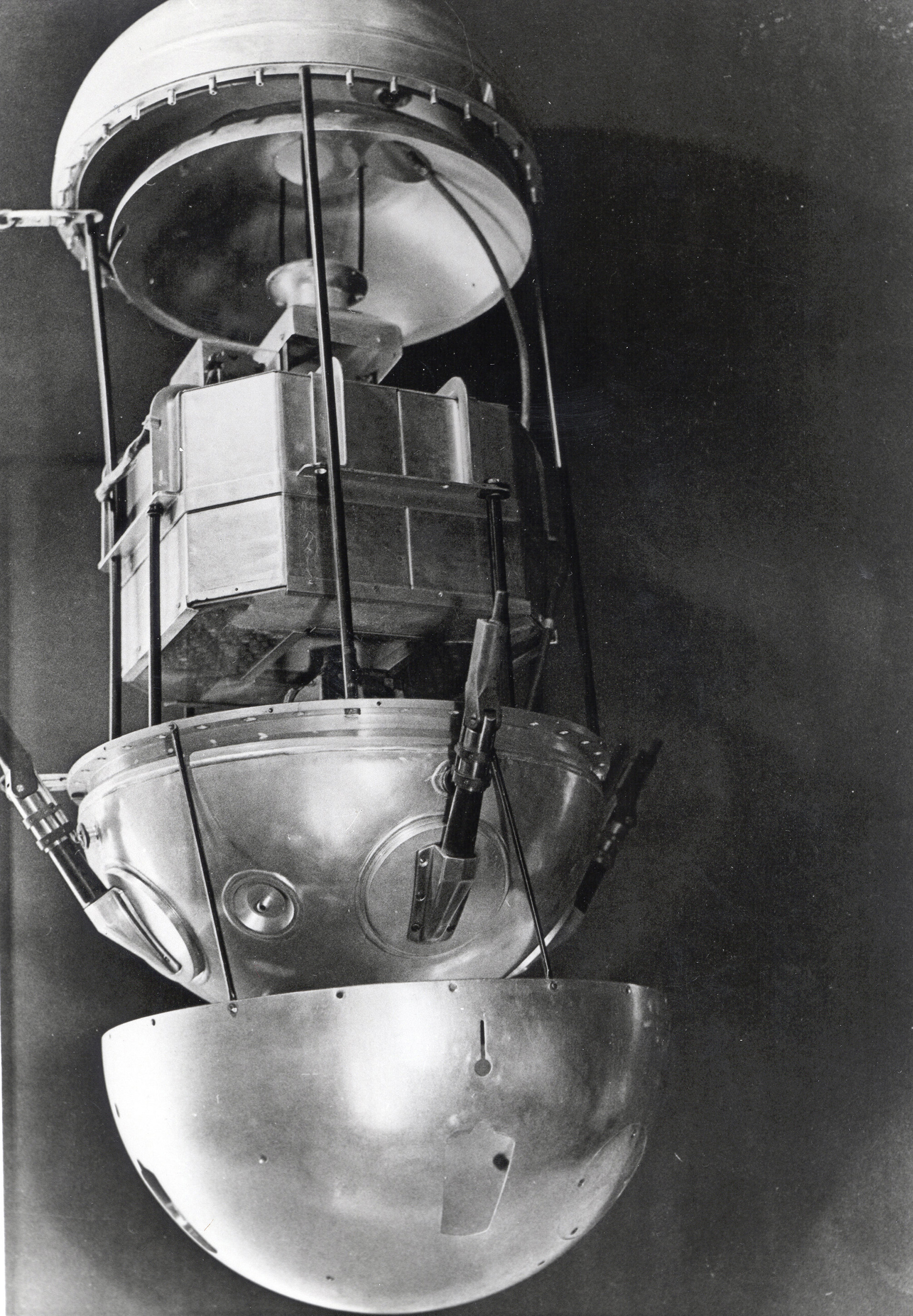 1957 первый в истории искусственный спутник. Первый искусственный Спутник земли 1957г. Первый искусственный Спутник земли СССР 1957. «ПС-1» («простейший Спутник-1»).. 4 Октября 1957-первый ИСЗ "Спутник" (СССР)..