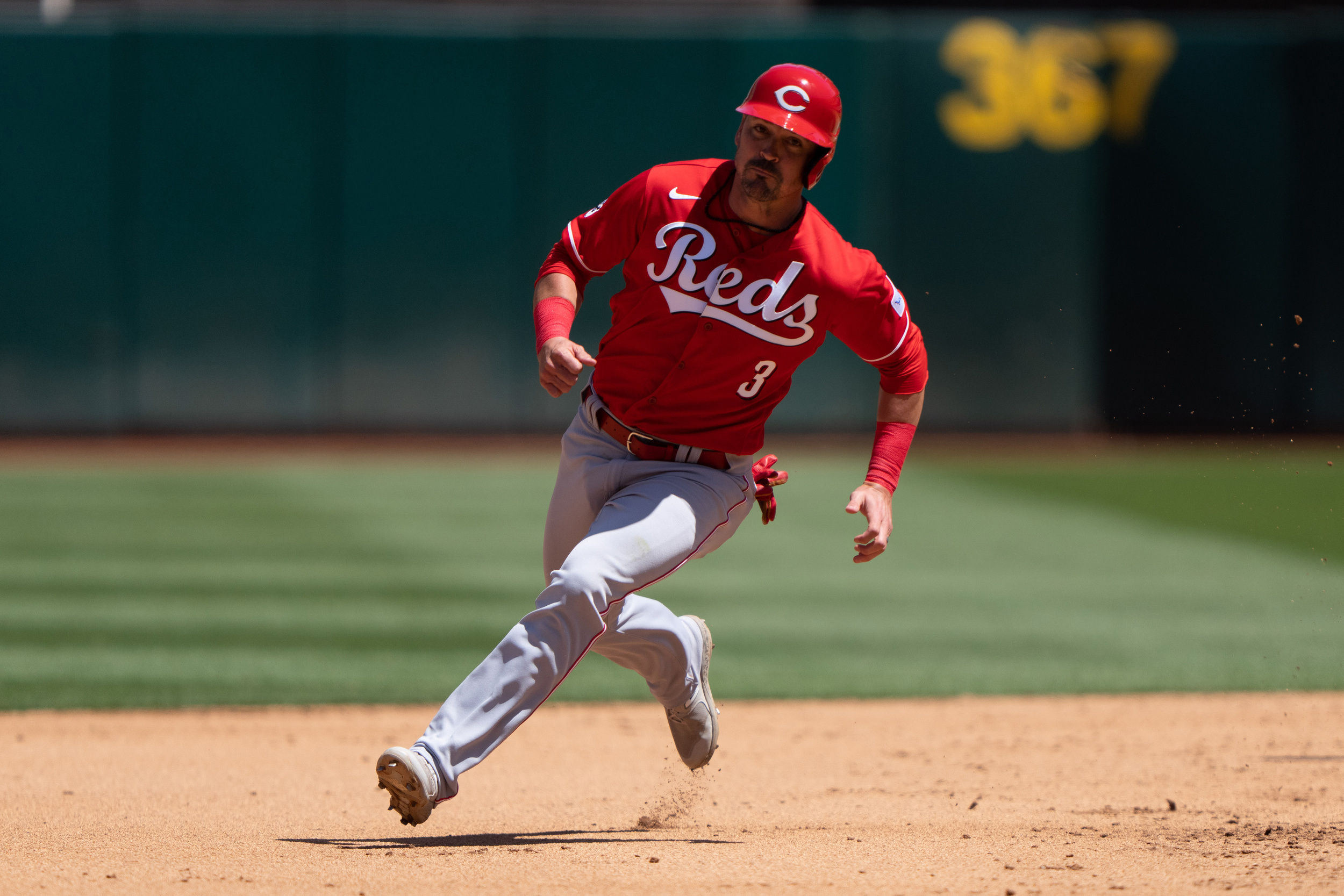 Reds sign free agent outfielder Myers