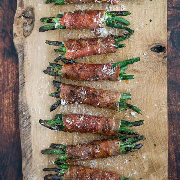 Easy Grilled Prosciutto Wrapped Green Bean Bundles Recipe