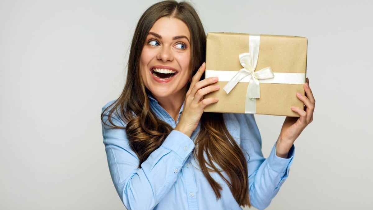 <p>Gift-giving is a cherished tradition, but not all gifts are received with the same enthusiasm. A recent poll of 2,000 adults revealed that many presents end up unused or even unwanted. Here are the top 25 gifts that people would rather not receive. Can you believe some of these are even given as gifts in the first place?</p>
