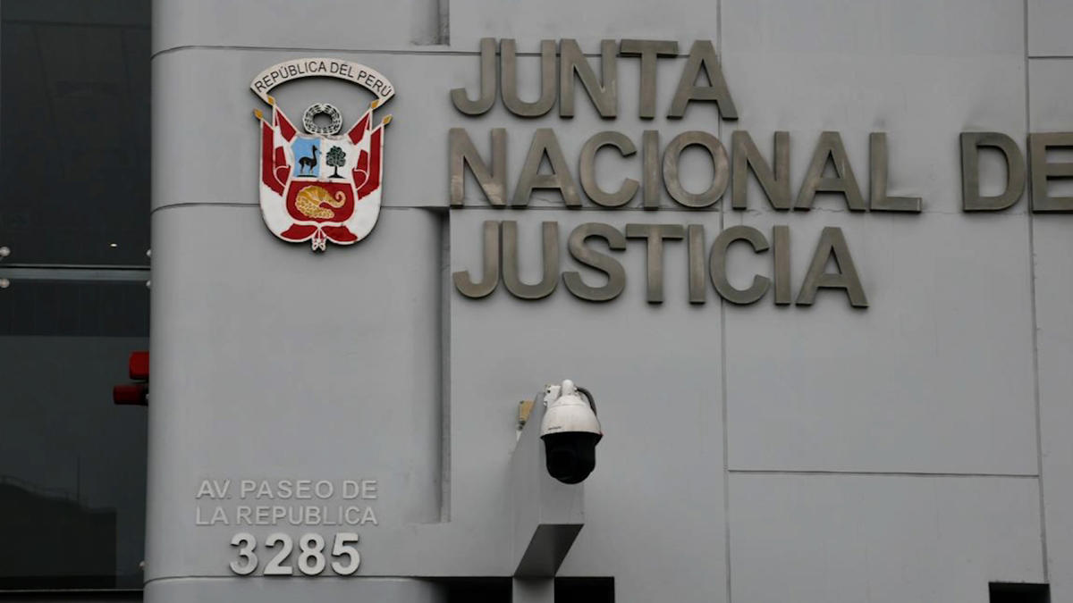la junta nacional de justicia de perú destituye a patricia benavides como fiscal de la nación