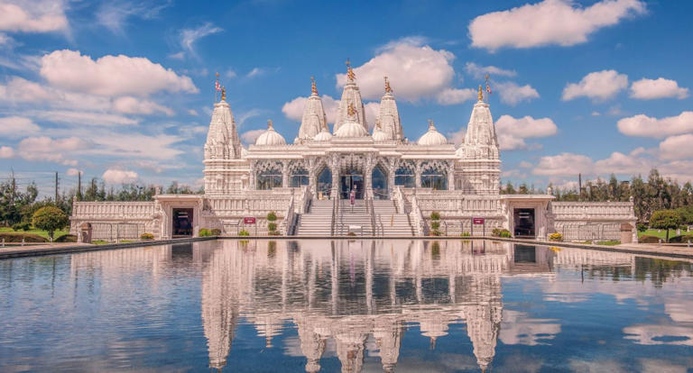 These Are 10 Of The Great Hindu Temples To Visit In The USA