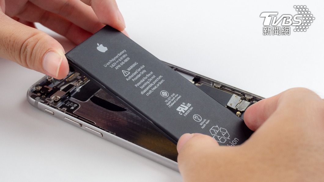 蘋果已經調漲更換新電池的價格。（示意圖／shutterstock達志影像）