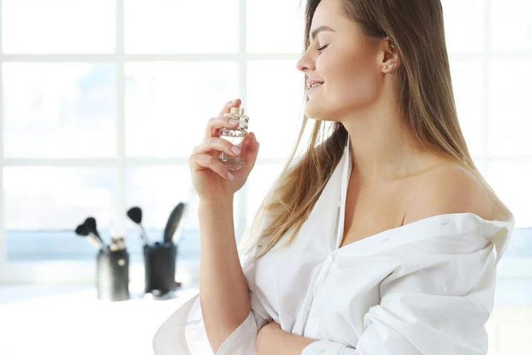 agar awet tahan lama, ini tips bau parfum nempel di tubuh lebih lama