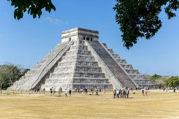 Temple Of Kukulkan El Castillo pyramid, Chichen Itza Mayan ruins, Yucatan, Mexico