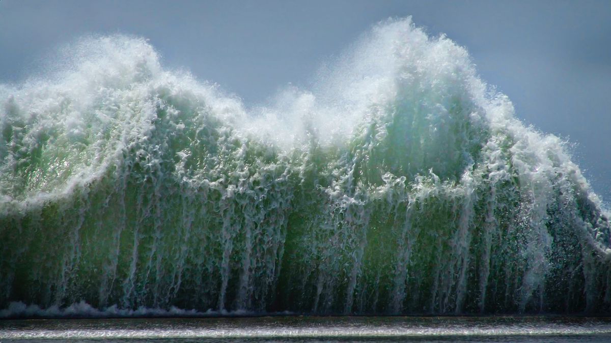 Tsunami Waves Hit Japan After Powerful 7 6 Earthquake   AA1hTTrL.img