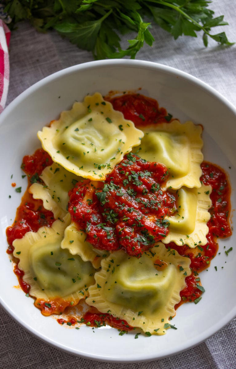 Simple Delicious Marinara Sauce With Ravioli