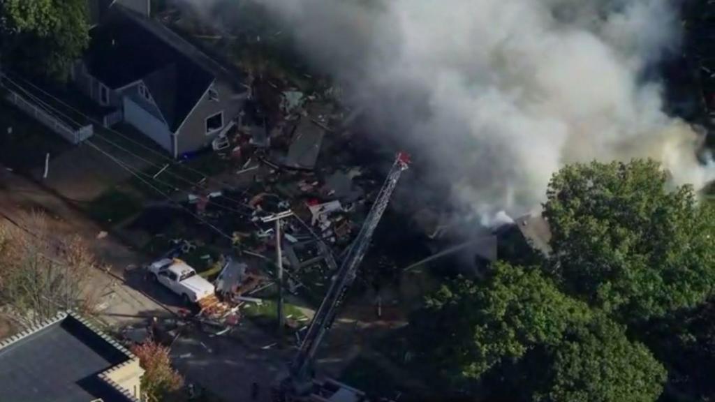 chicago-area-home-destroyed-10-other-buildings-damaged-in-apparent