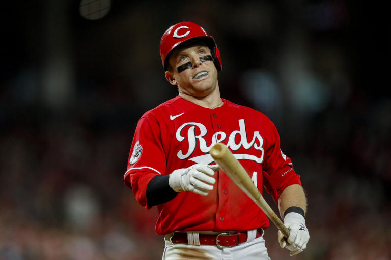 Reds rule out Gold Glove center fielder for rest of year