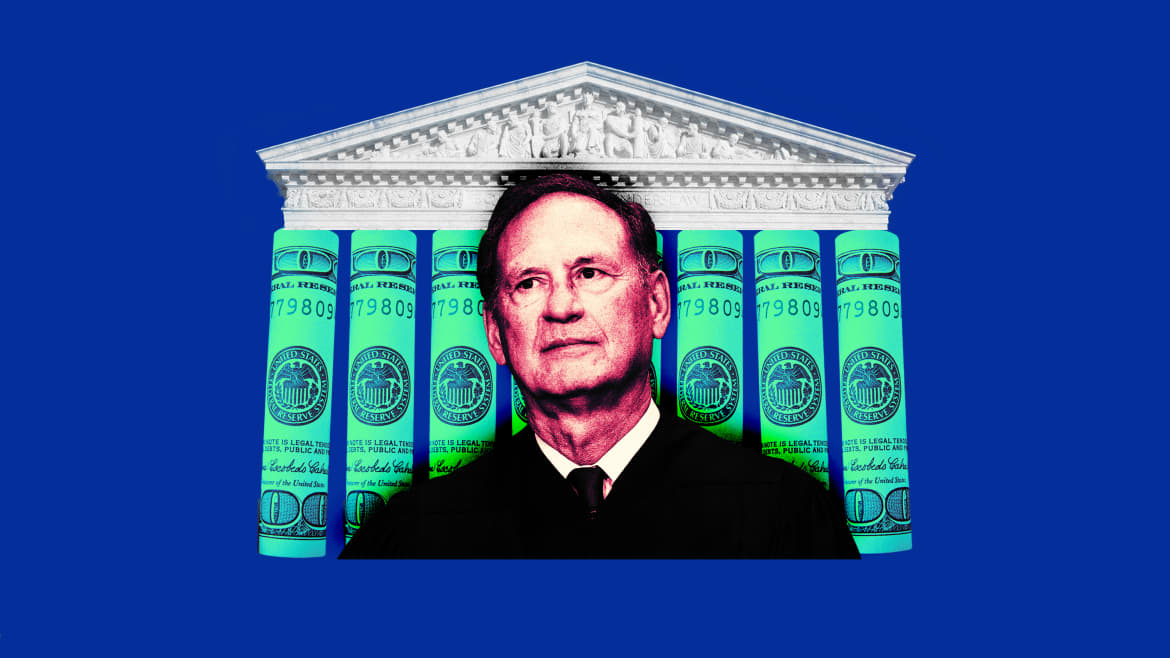 Justice Samuel Alito Is Just Begging For Regulations On The Supreme Court 7036