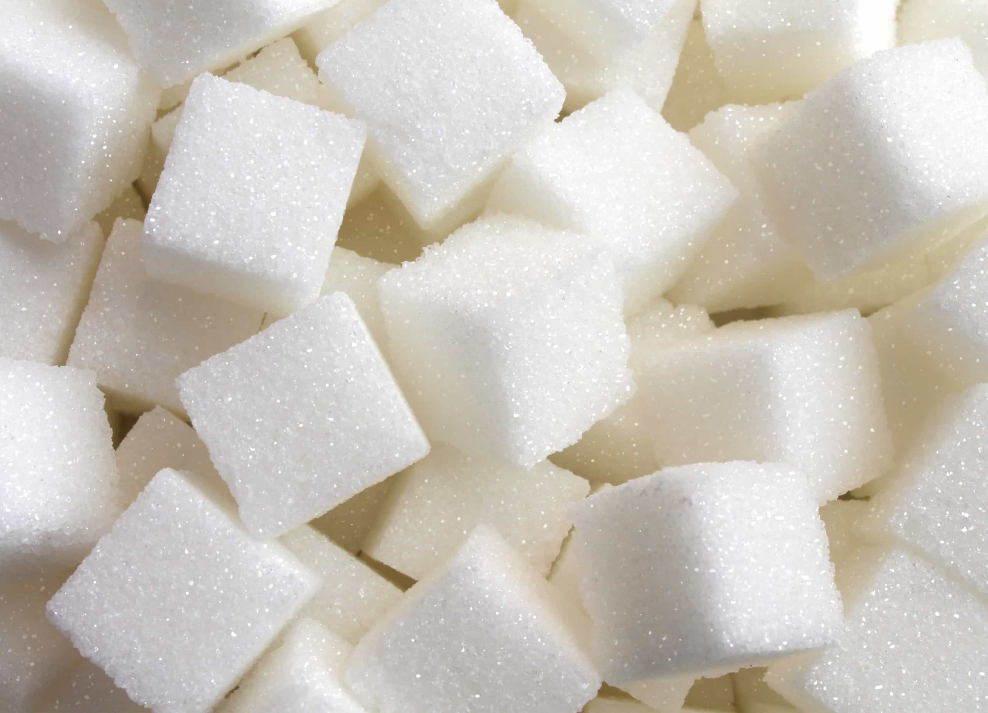 A b of sugar. Сахар рафинад и песок. Сахар рафинад кубик. Сахар рафинад белый. Кусочек сахара.