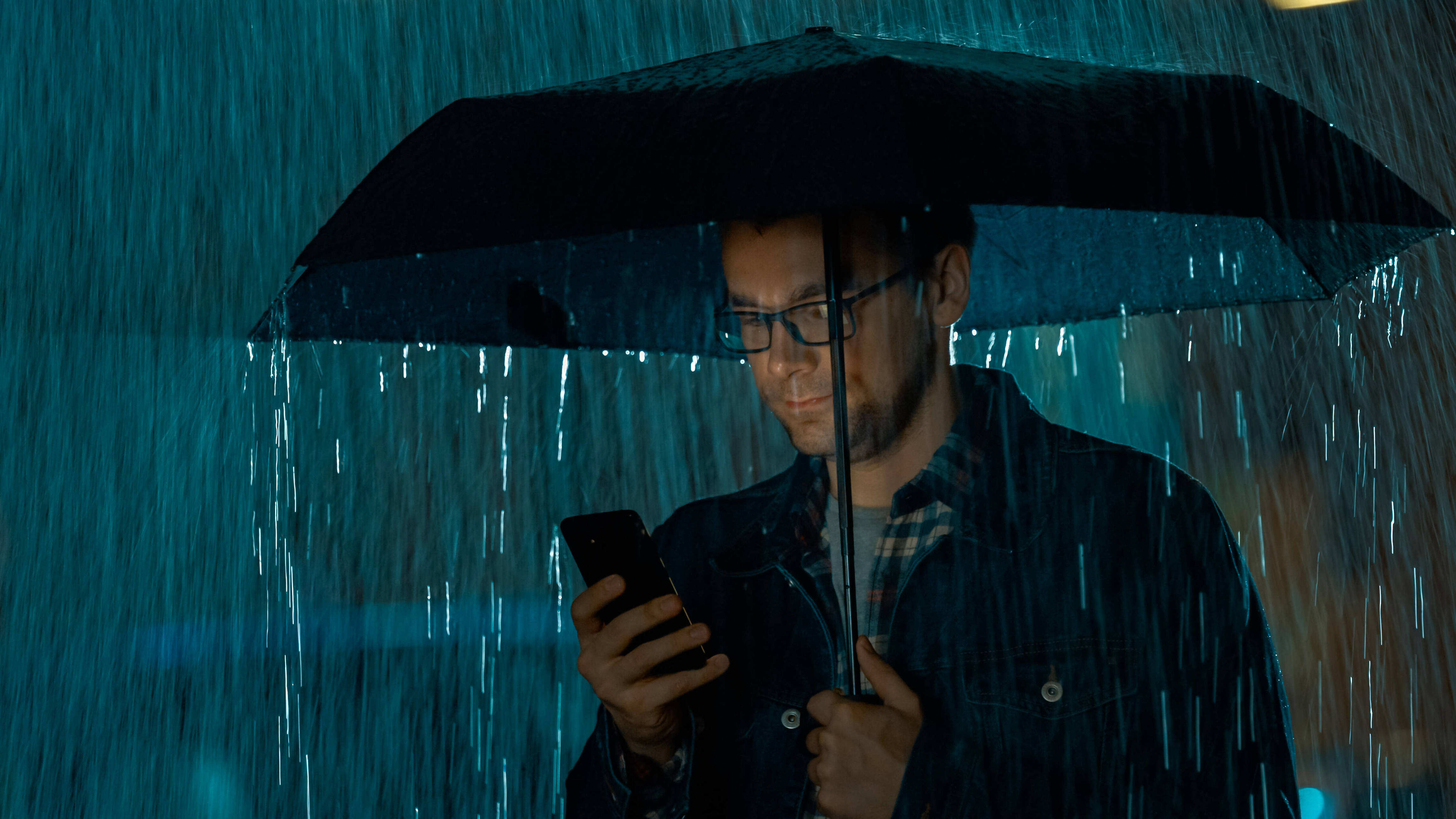 It isn t raining now. Очки человек дождя. Студент под зонтом. Rain Gods. Using Phone in Rain photo.