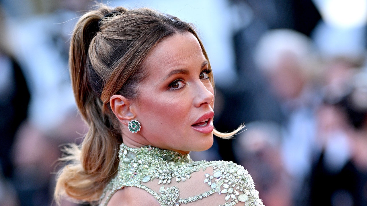 kate beckinsale dresses as an old man to silence online haters after shutting down plastic surgery rumors